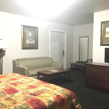 Rapids Inn & Suites Wisconsin Rapids Ngoại thất bức ảnh