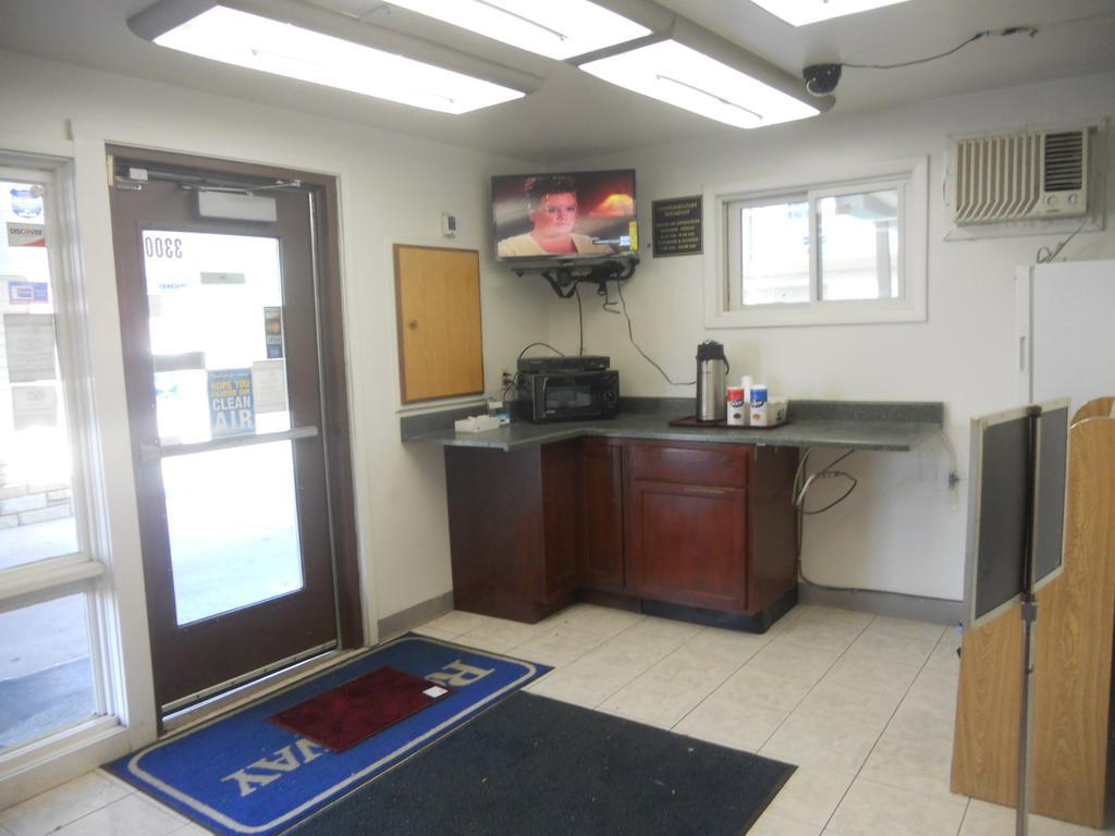 Rapids Inn & Suites Wisconsin Rapids Ngoại thất bức ảnh