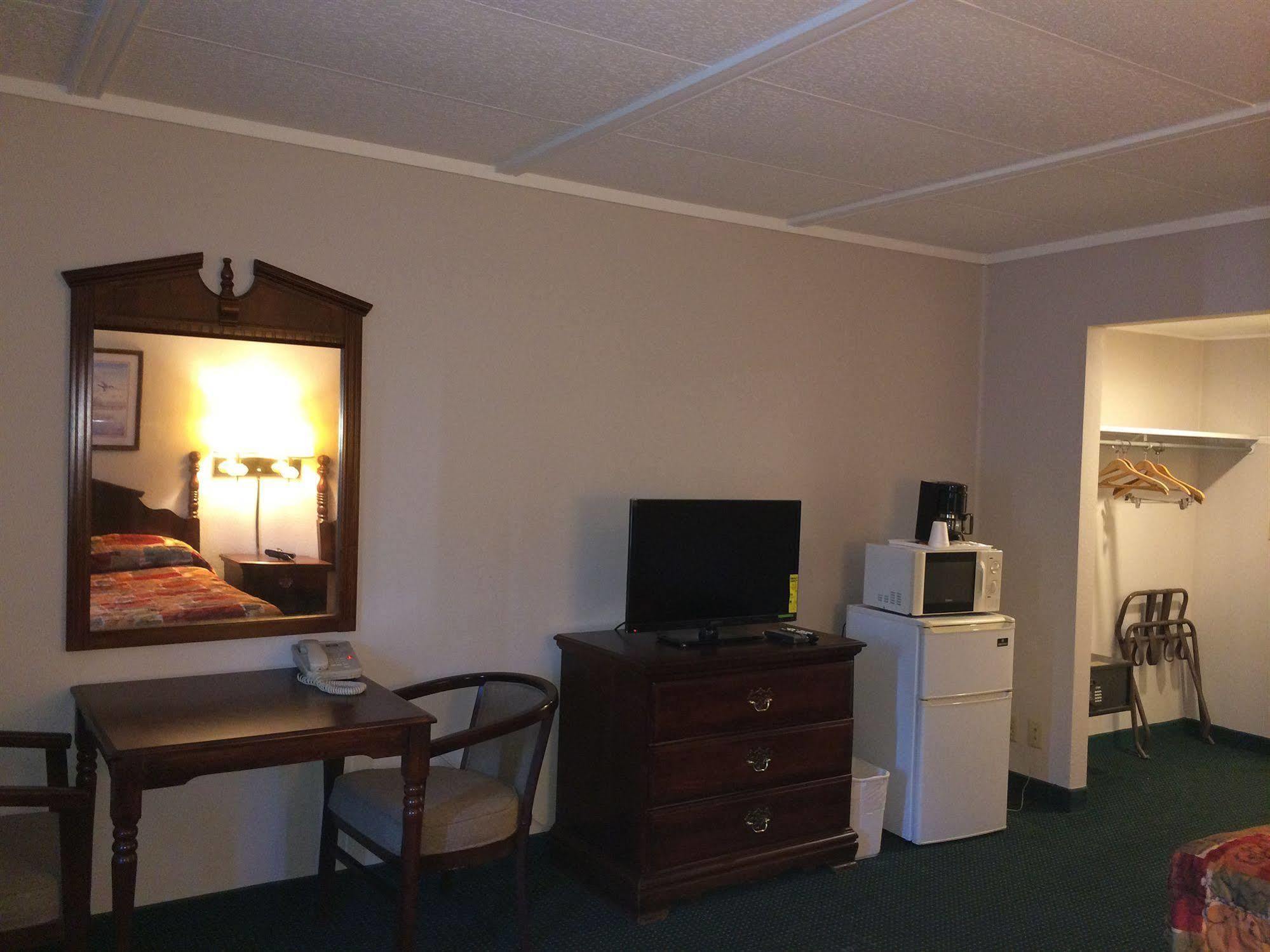 Rapids Inn & Suites Wisconsin Rapids Ngoại thất bức ảnh