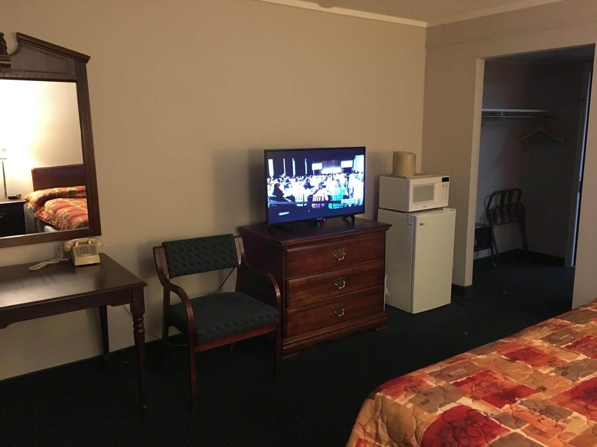 Rapids Inn & Suites Wisconsin Rapids Ngoại thất bức ảnh