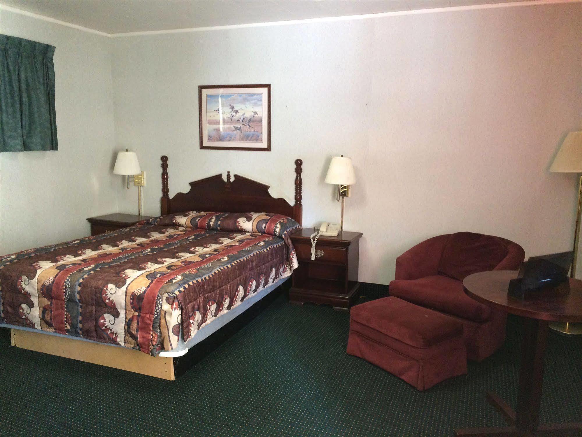 Rapids Inn & Suites Wisconsin Rapids Ngoại thất bức ảnh