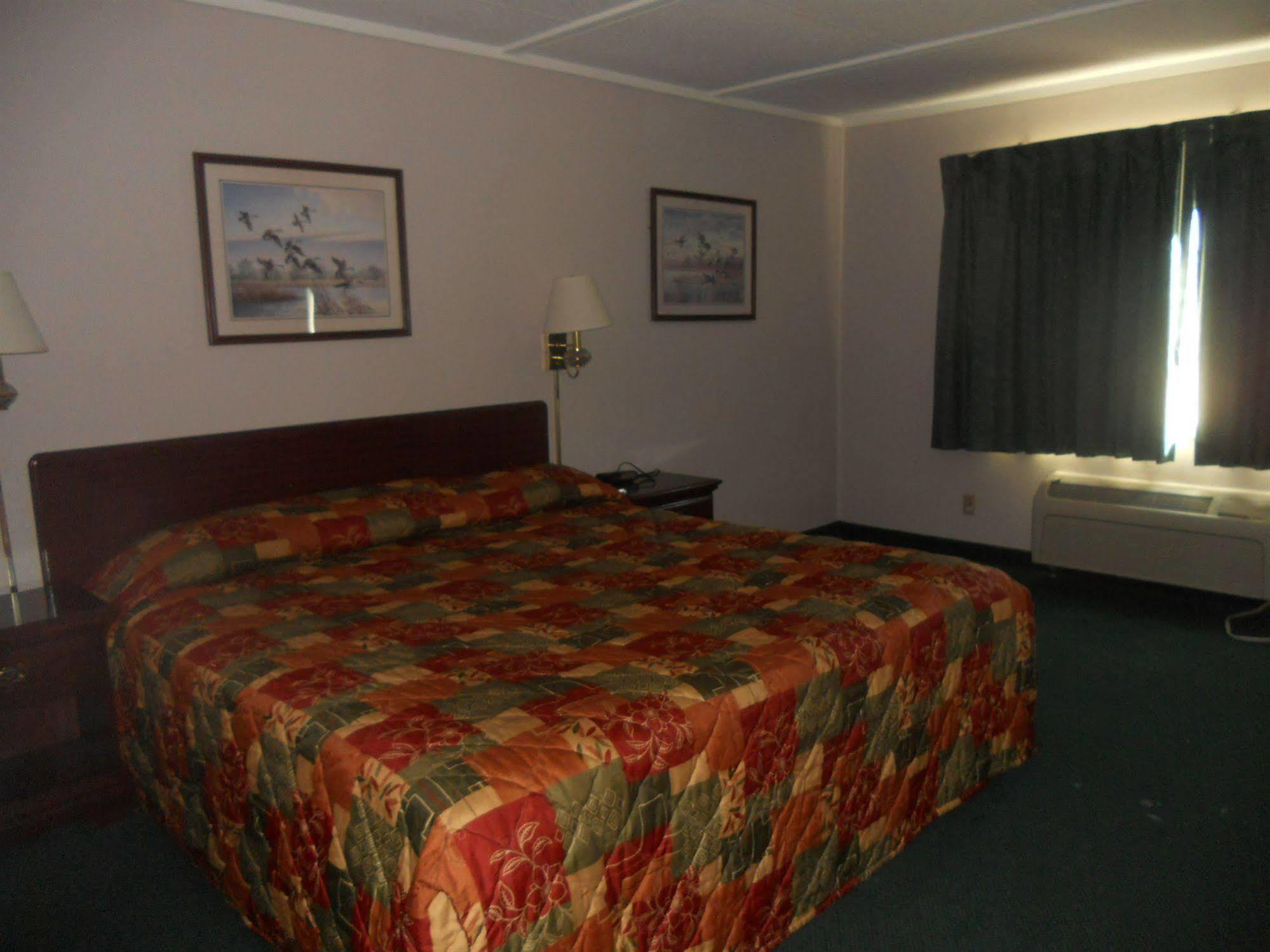 Rapids Inn & Suites Wisconsin Rapids Ngoại thất bức ảnh