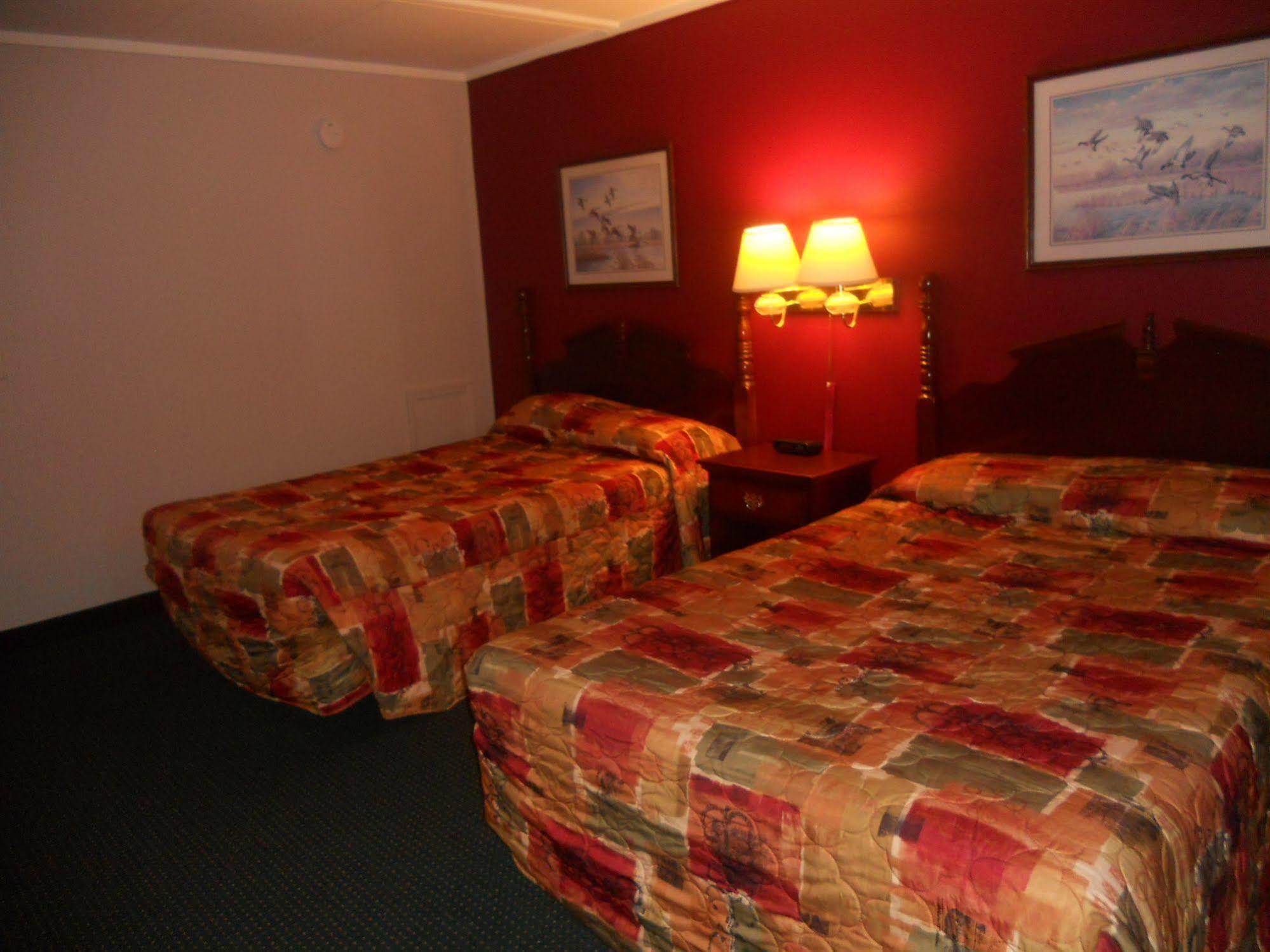Rapids Inn & Suites Wisconsin Rapids Ngoại thất bức ảnh