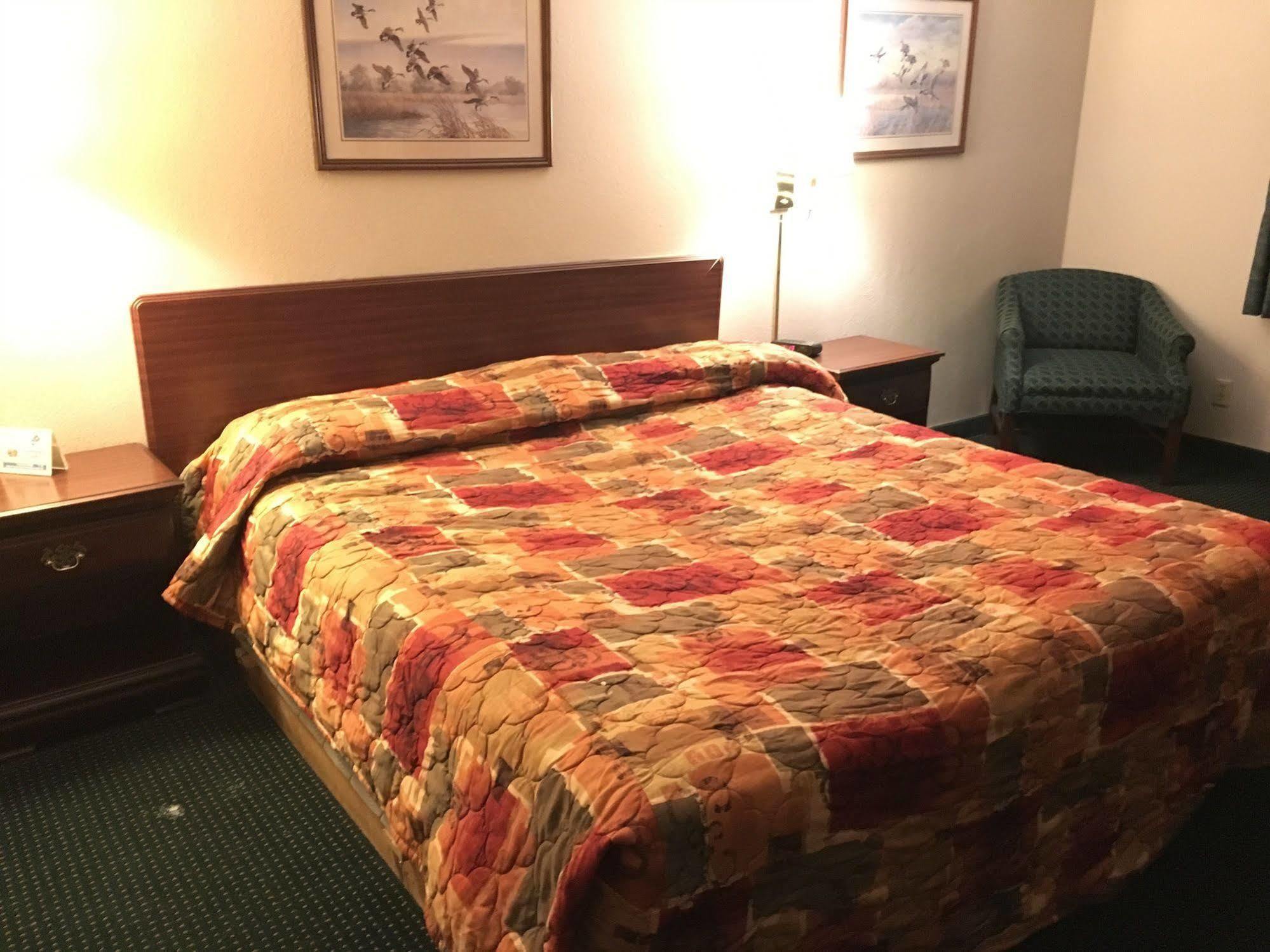 Rapids Inn & Suites Wisconsin Rapids Ngoại thất bức ảnh