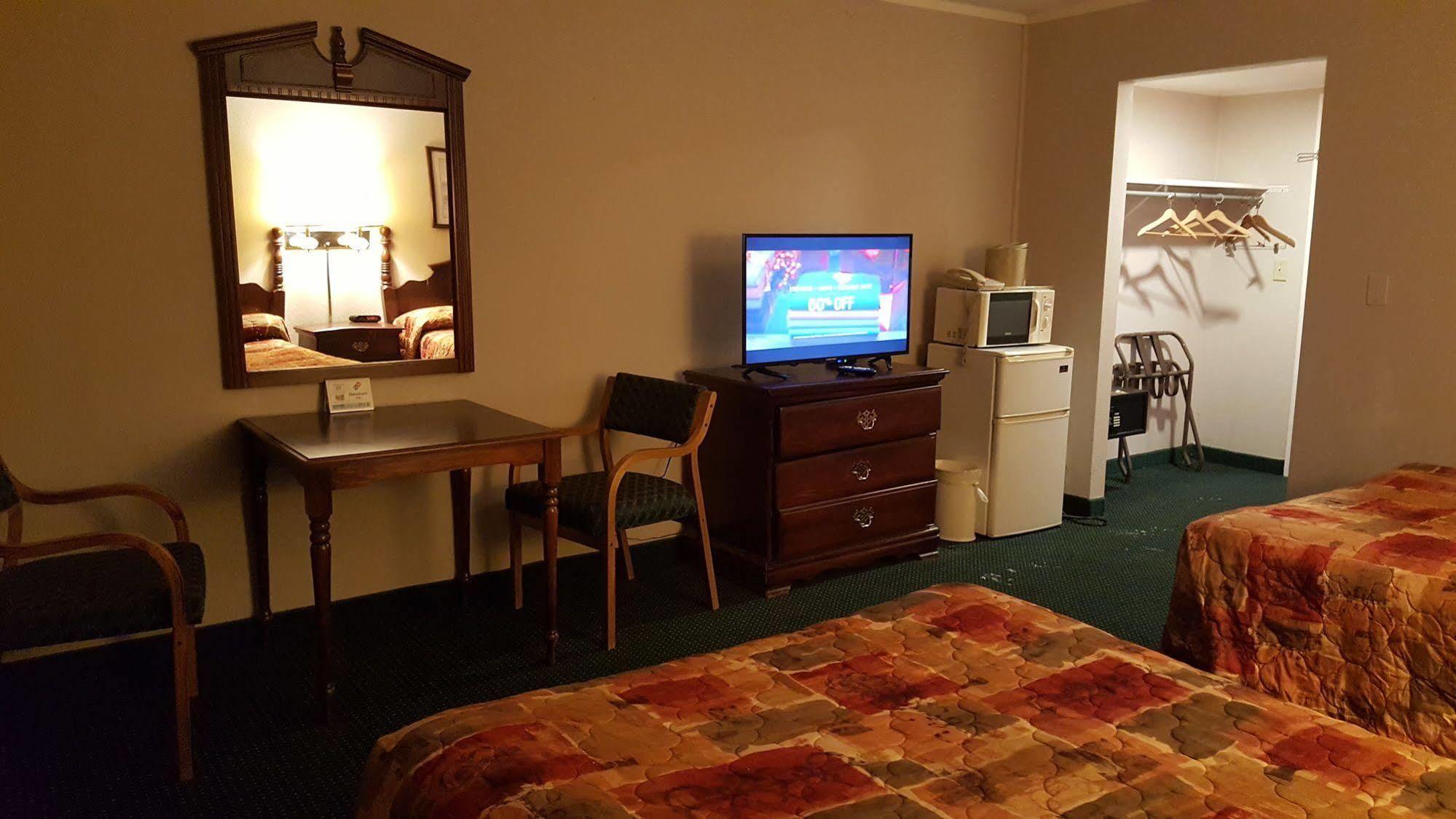 Rapids Inn & Suites Wisconsin Rapids Ngoại thất bức ảnh