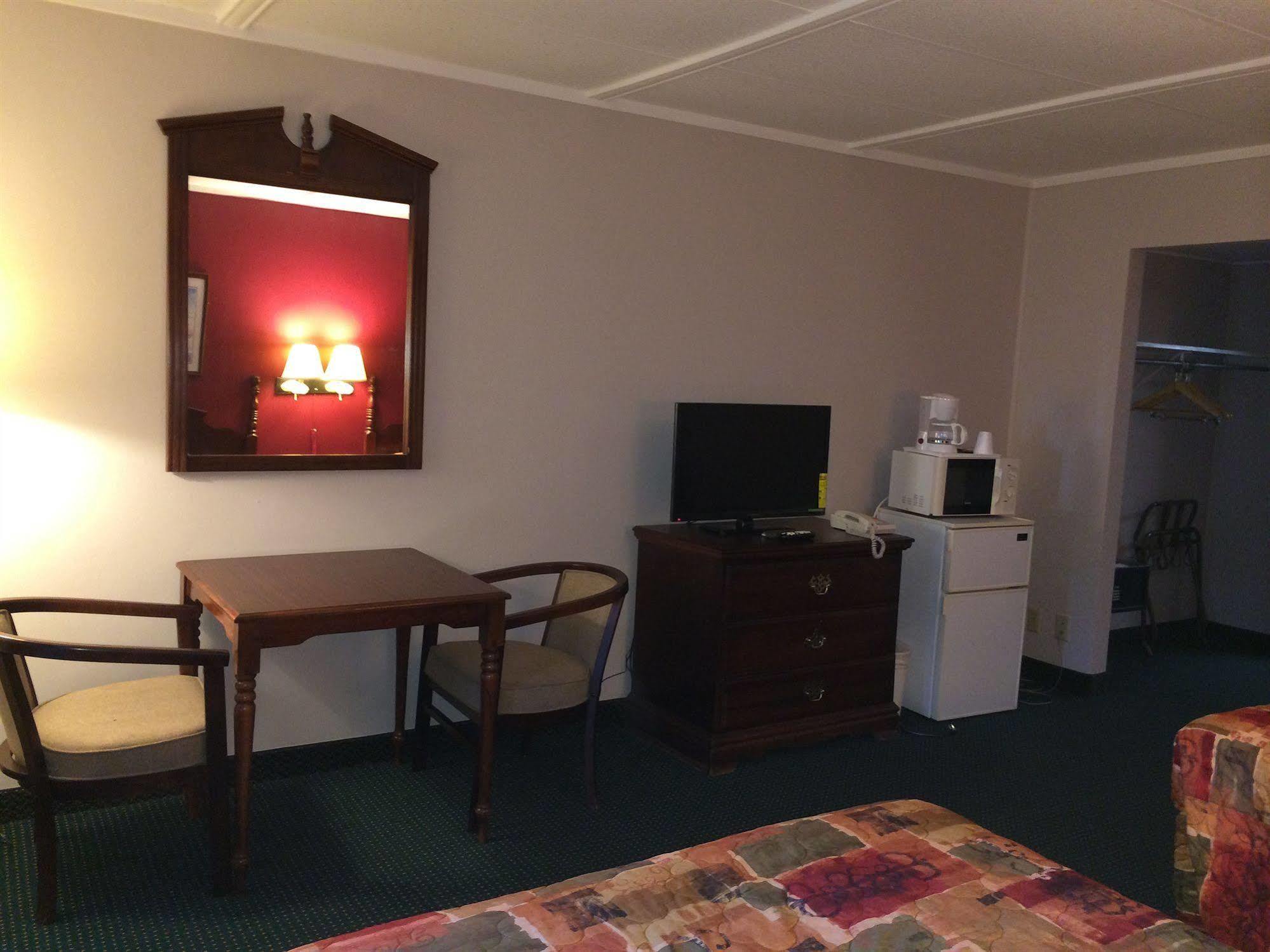 Rapids Inn & Suites Wisconsin Rapids Ngoại thất bức ảnh