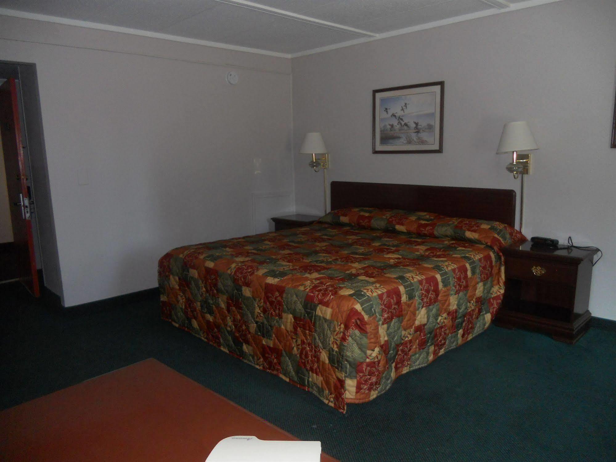 Rapids Inn & Suites Wisconsin Rapids Ngoại thất bức ảnh