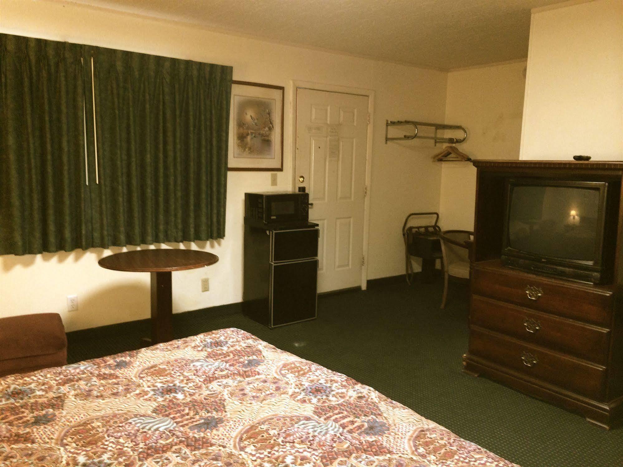 Rapids Inn & Suites Wisconsin Rapids Ngoại thất bức ảnh