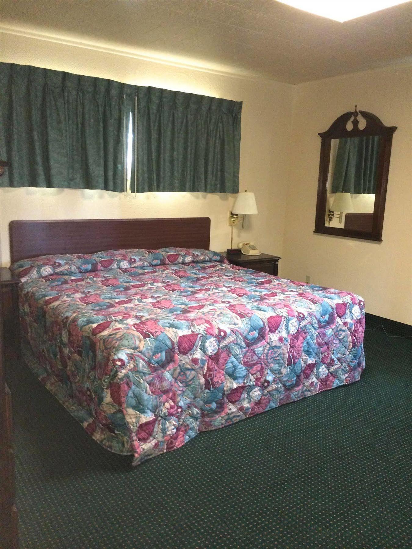 Rapids Inn & Suites Wisconsin Rapids Ngoại thất bức ảnh